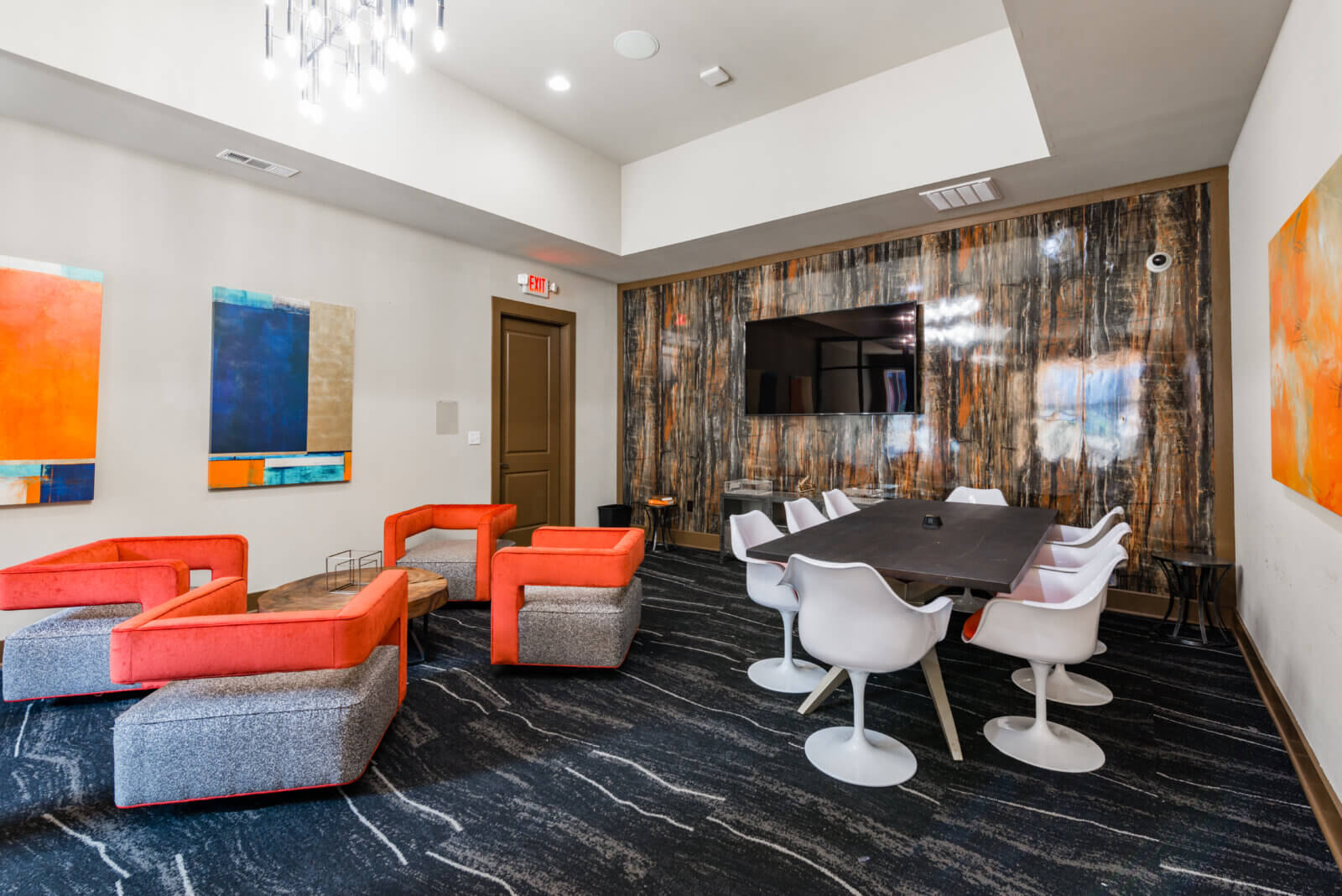 24 Hour Cyber Cafe with Private Study Rooms