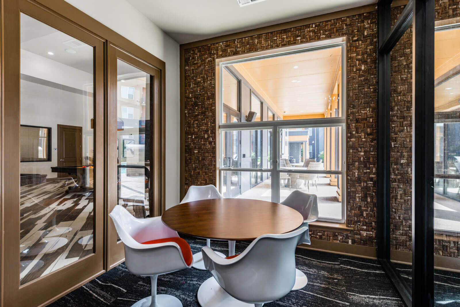 24 Hour Cyber Cafe with Private Study Rooms